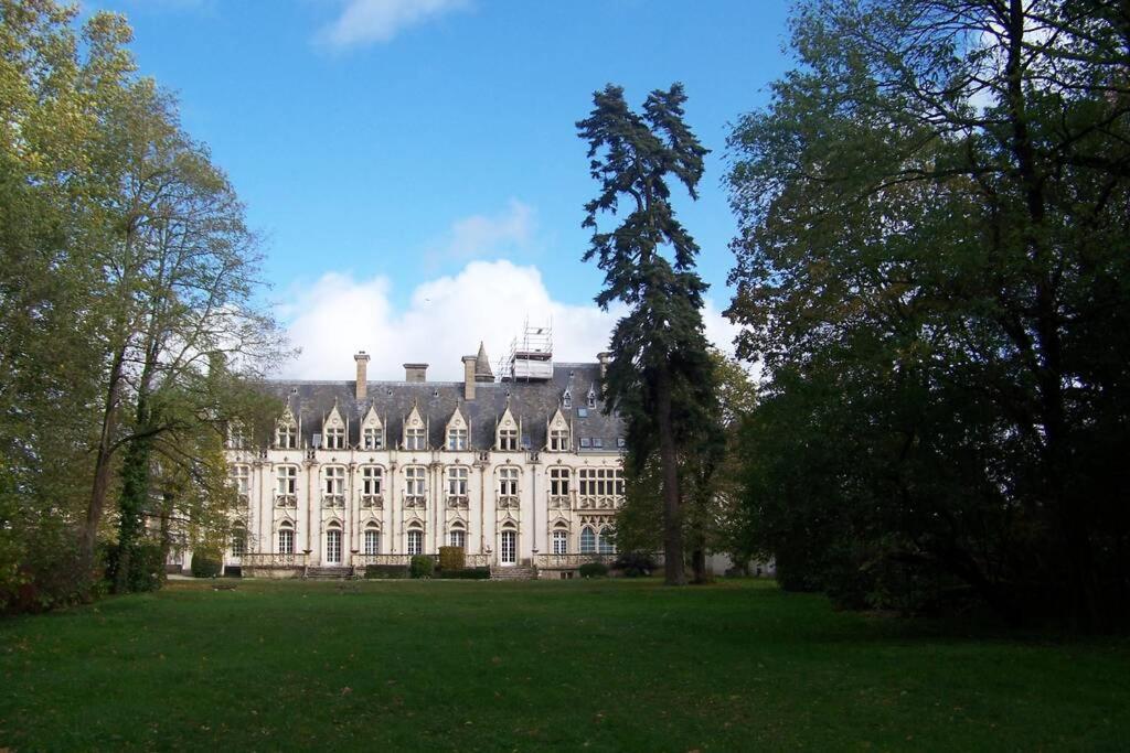 Charmant Studio Au Calme Tout Confort Dans Chateau Neo Gothique Proche Zenith Comet Orleans Parking Voiture Gratuit Wifi Haut Debit Rue Des Montees المظهر الخارجي الصورة
