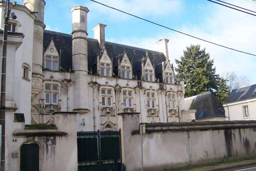 Charmant Studio Au Calme Tout Confort Dans Chateau Neo Gothique Proche Zenith Comet Orleans Parking Voiture Gratuit Wifi Haut Debit Rue Des Montees المظهر الخارجي الصورة