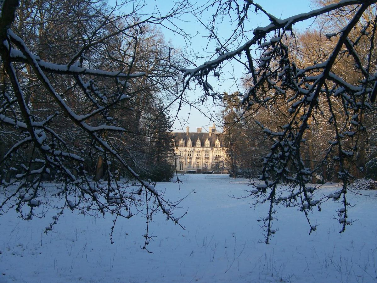 Charmant Studio Au Calme Tout Confort Dans Chateau Neo Gothique Proche Zenith Comet Orleans Parking Voiture Gratuit Wifi Haut Debit Rue Des Montees المظهر الخارجي الصورة