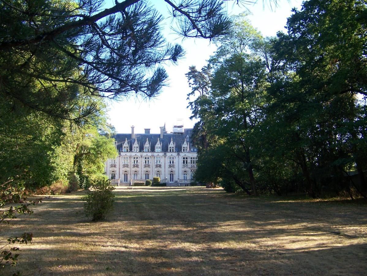 Charmant Studio Au Calme Tout Confort Dans Chateau Neo Gothique Proche Zenith Comet Orleans Parking Voiture Gratuit Wifi Haut Debit Rue Des Montees المظهر الخارجي الصورة