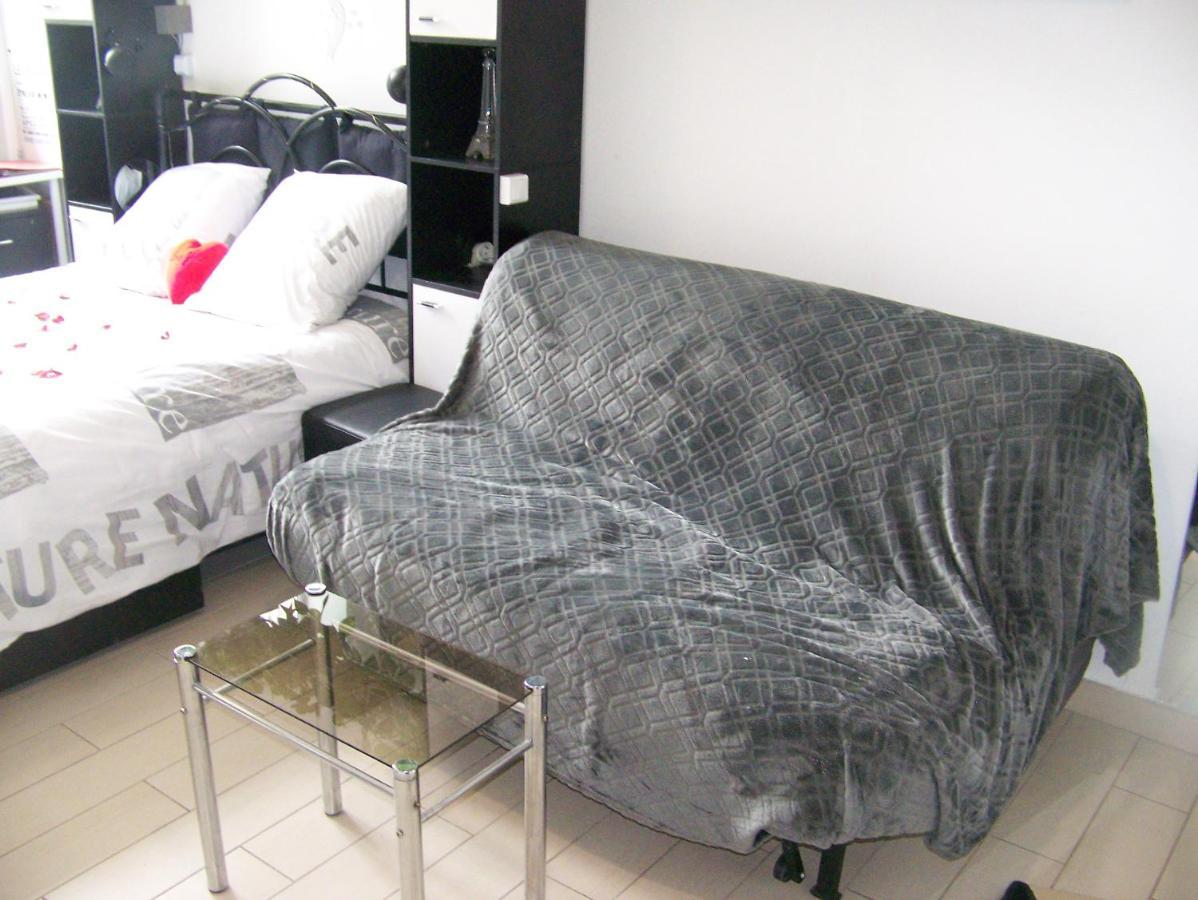 Charmant Studio Au Calme Tout Confort Dans Chateau Neo Gothique Proche Zenith Comet Orleans Parking Voiture Gratuit Wifi Haut Debit Rue Des Montees المظهر الخارجي الصورة