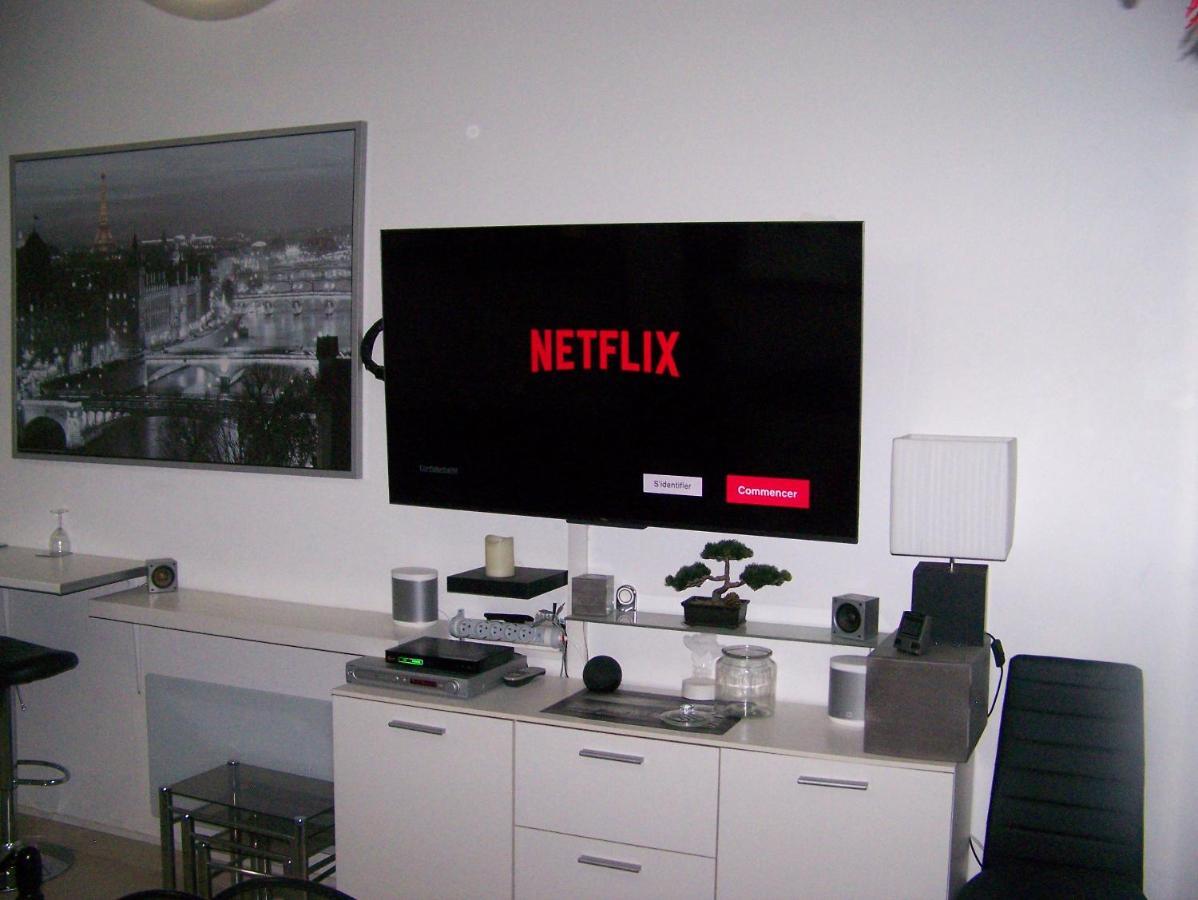 Charmant Studio Au Calme Tout Confort Dans Chateau Neo Gothique Proche Zenith Comet Orleans Parking Voiture Gratuit Wifi Haut Debit Rue Des Montees المظهر الخارجي الصورة