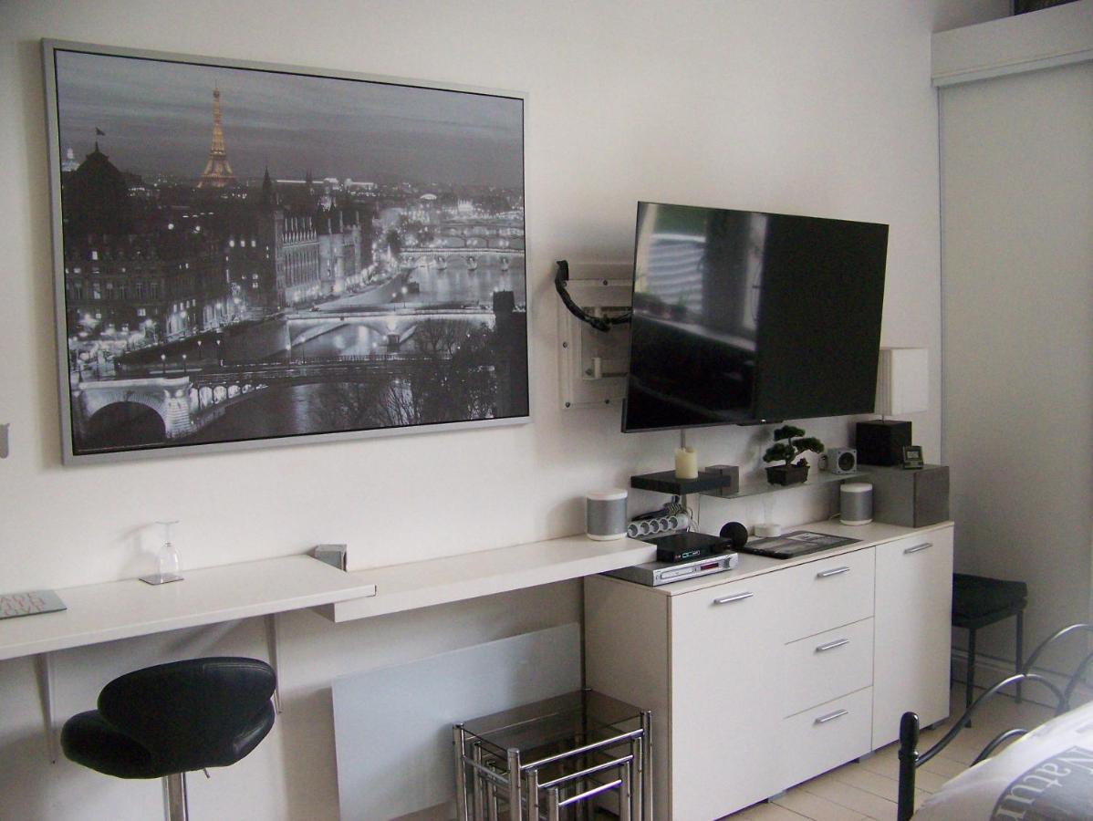 Charmant Studio Au Calme Tout Confort Dans Chateau Neo Gothique Proche Zenith Comet Orleans Parking Voiture Gratuit Wifi Haut Debit Rue Des Montees المظهر الخارجي الصورة